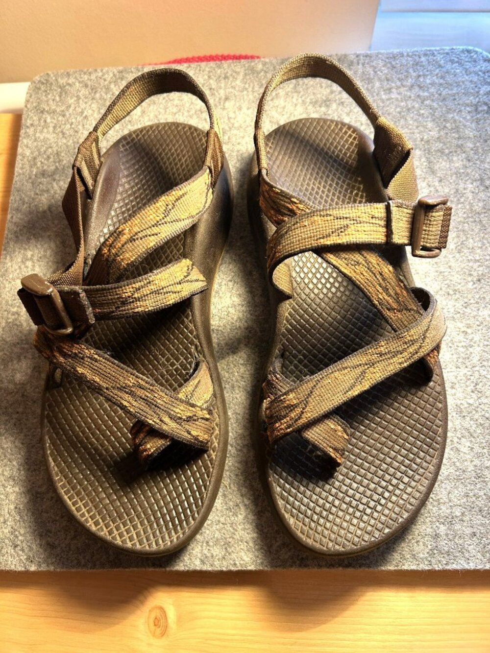 Chaco Brown Criss Cross Ladies Sandals Size 8